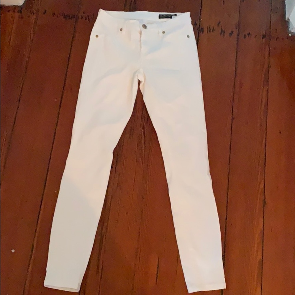 White skinny jeans